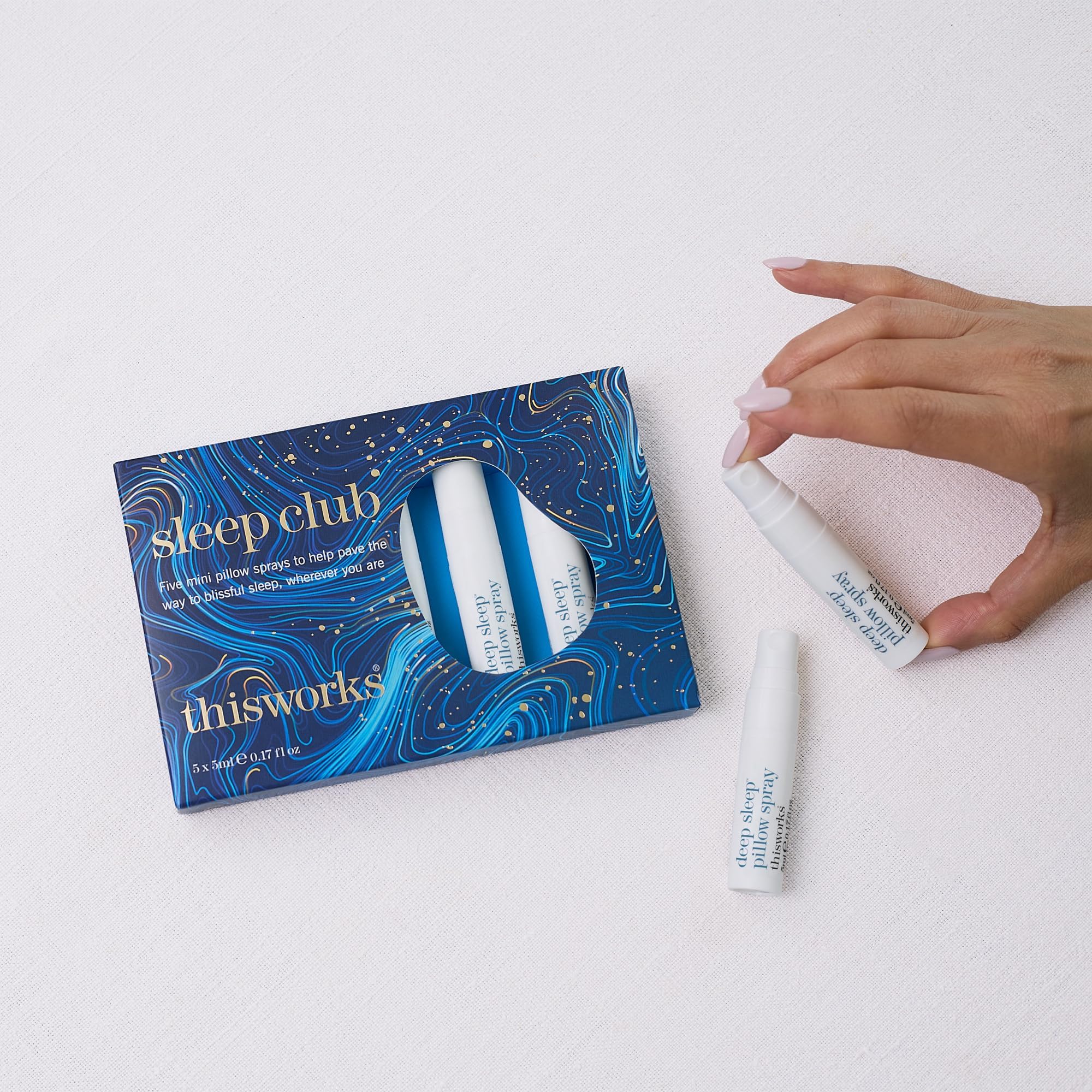 THISWORKS ambiente de dormitorio con spray aplicado, transmite relajación