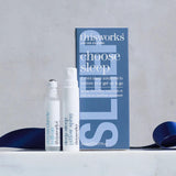 THISWORKS botellas de 5ml comparadas con una tarjeta para mostrar tamaño travel