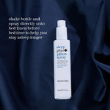 This Works spray aplicado sobre almohada, ayuda a crear ambiente relajante