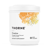 THORNE envase frontal de creatina con sabor piña-naranja, presentación clara