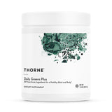 THORNE envase frontal Daily Greens Plus mostrando etiqueta y porciones