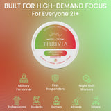Thrivia pouch colocada bajo labio en oficina para enfoque discreto