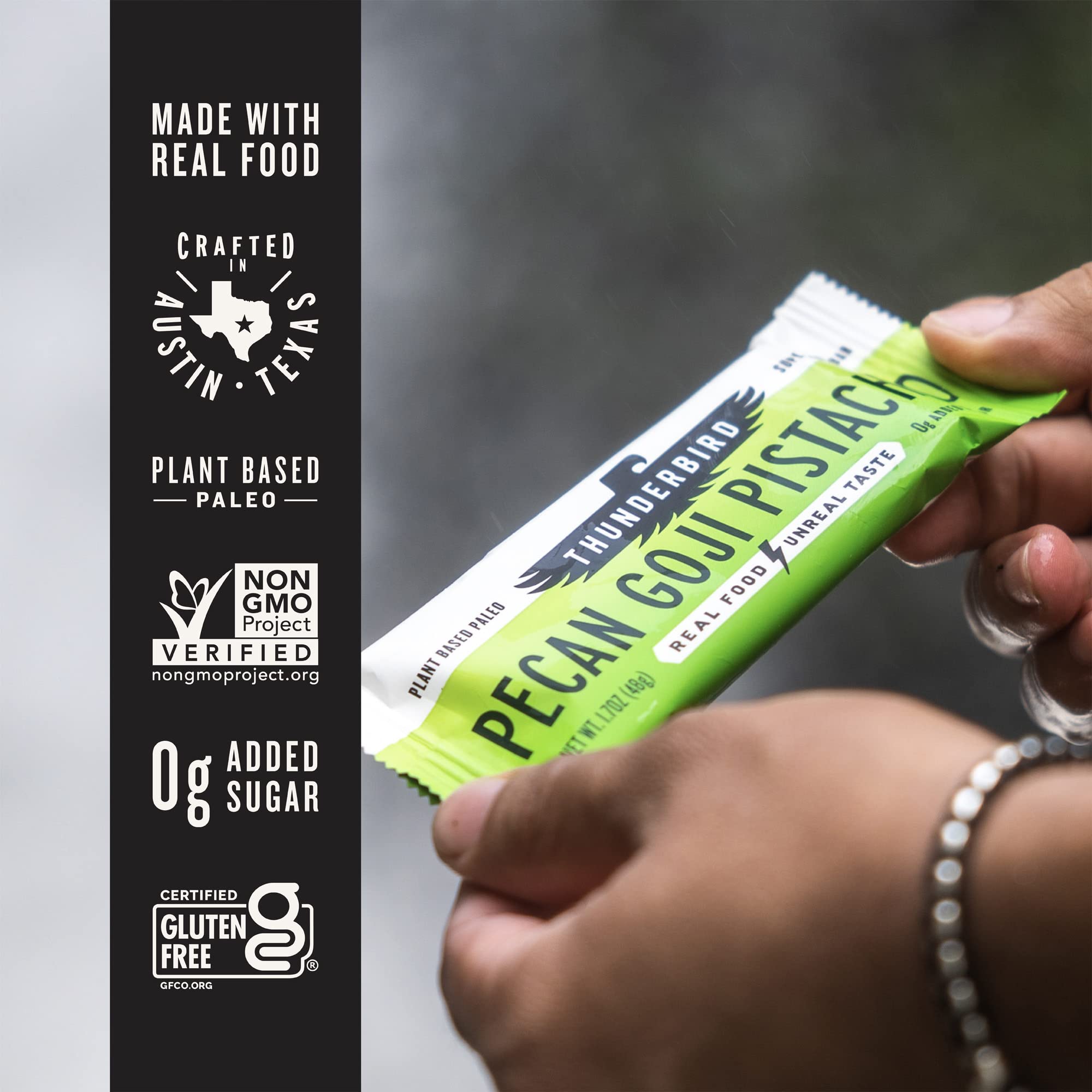 Thunderbird corte interior que revela trozos de pistacho y goji para energía