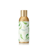Thymes frasco delantero Fresh-Cut Basil mostrando diseño y tamaño compacto
