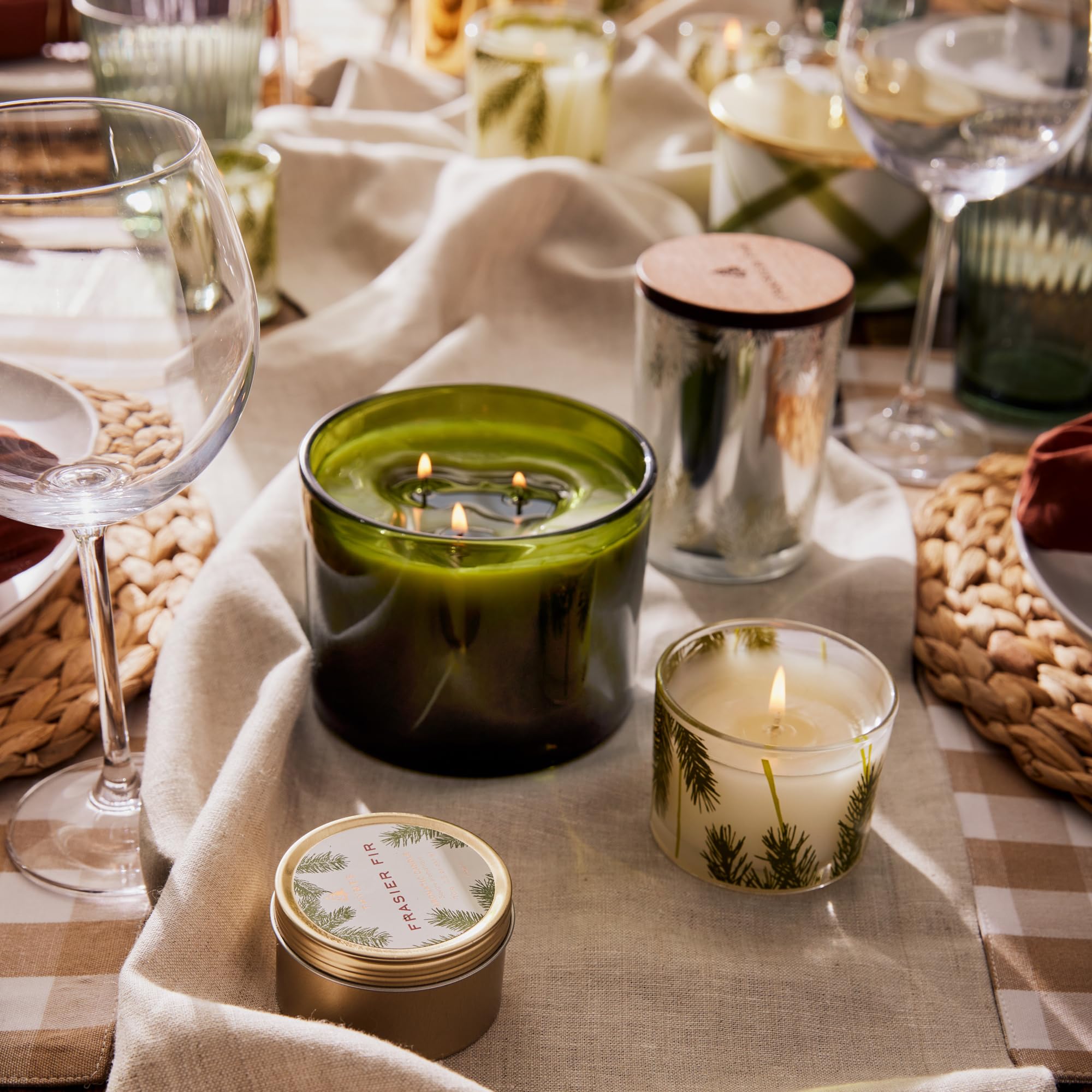 Thymes vela Frasier Fir en uso en salón ofreciendo ambiente cálido