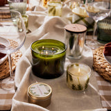 Thymes vela Frasier Fir en uso en salón ofreciendo ambiente cálido