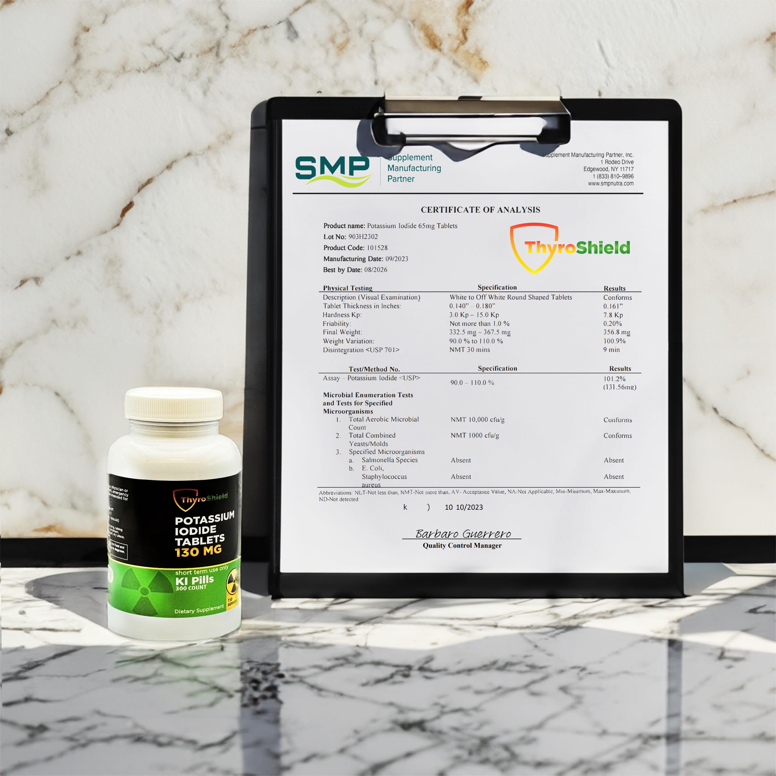 ThyroShield en kit de emergencia ilustrando preparación familiar y confianza