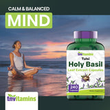 tnvitamins cápsula de Holy Basil en mano indica dosis práctica y uso diario