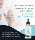 Total Hydration frasco en mano para comparar tamaño, portátil y fácil de llevar
