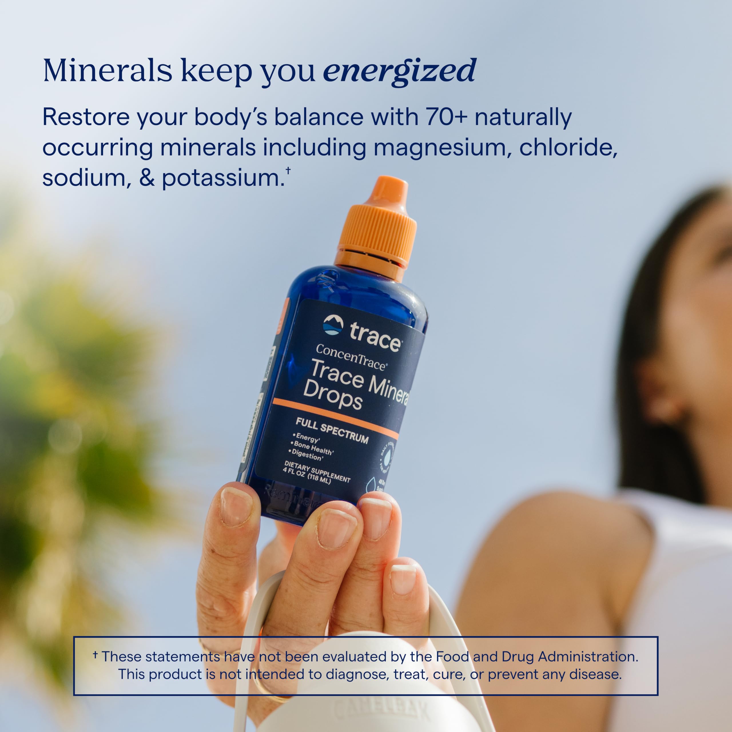 Trace Minerals frasco junto a objetos para apreciar el tamaño real