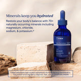 Trace Minerals botella junto a objetos para comparar tamaño y porciones