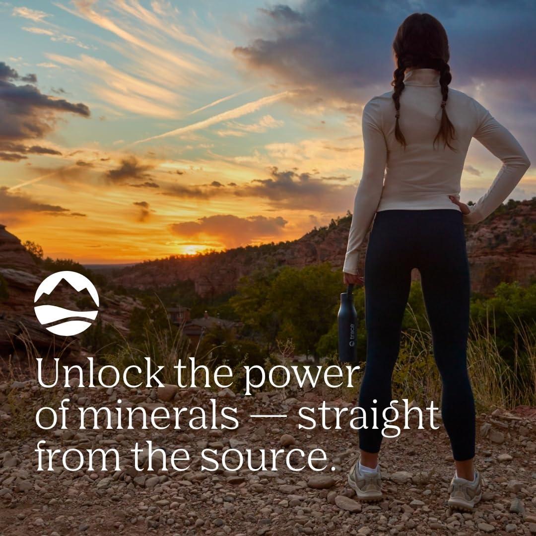 Persona entrenando y bebiendo Trace Minerals para mantener energía y equilibrio