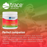 Comparación de tamaño del envase Trace Minerals NAC de 75 g con una mano