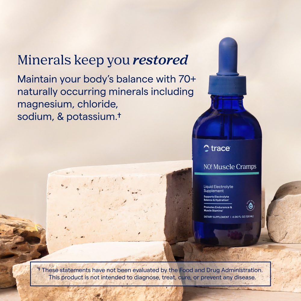 Trace Minerals frasco en mano mostrando tamaño y 60 porciones prácticas