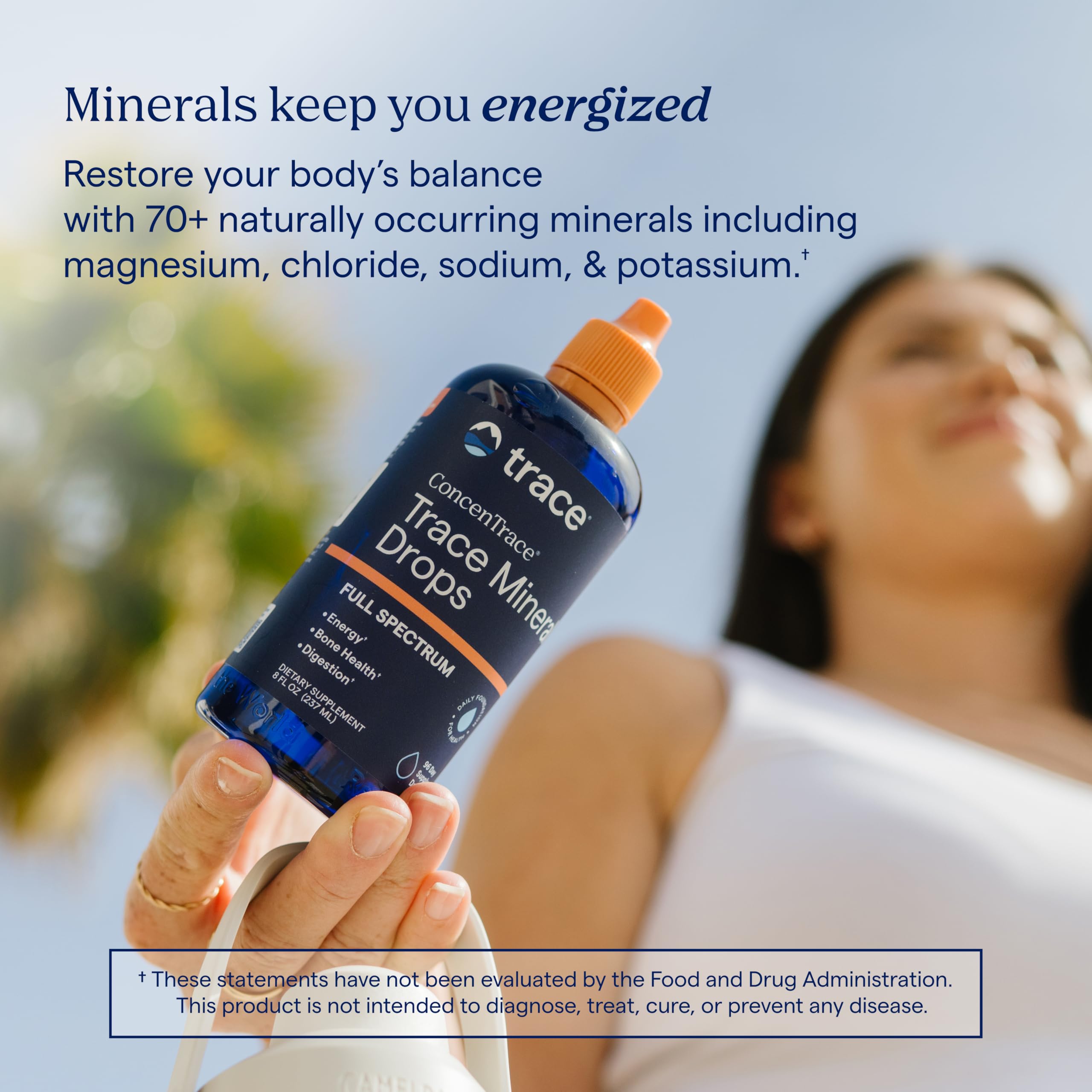 Trace Minerals frasco junto a una regla para comparar tamaño y capacidad