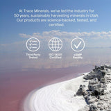 Trace Minerals familia usando el suplemento en rutina diaria para niños