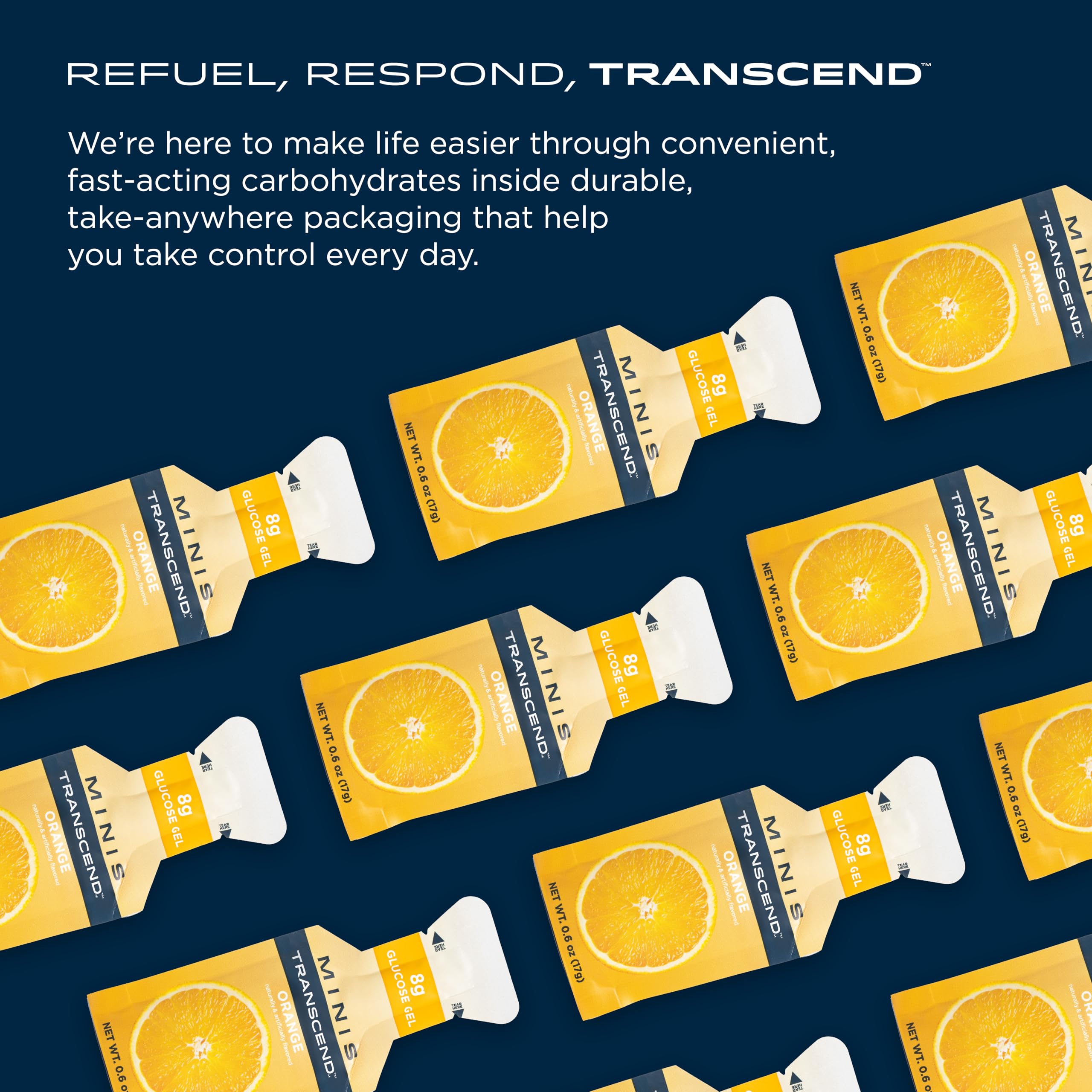 Transcend mini naranja junto a una mochila ilustrando uso en viajes