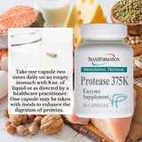 TRANSFORMATION persona tomando cápsula Protease 375K con agua para digestión eficiente