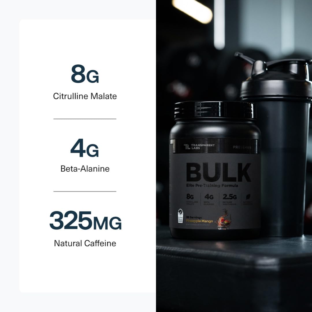 Transparent Labs medida servida en mano Bulk Black para comparar la porción y control de dosis