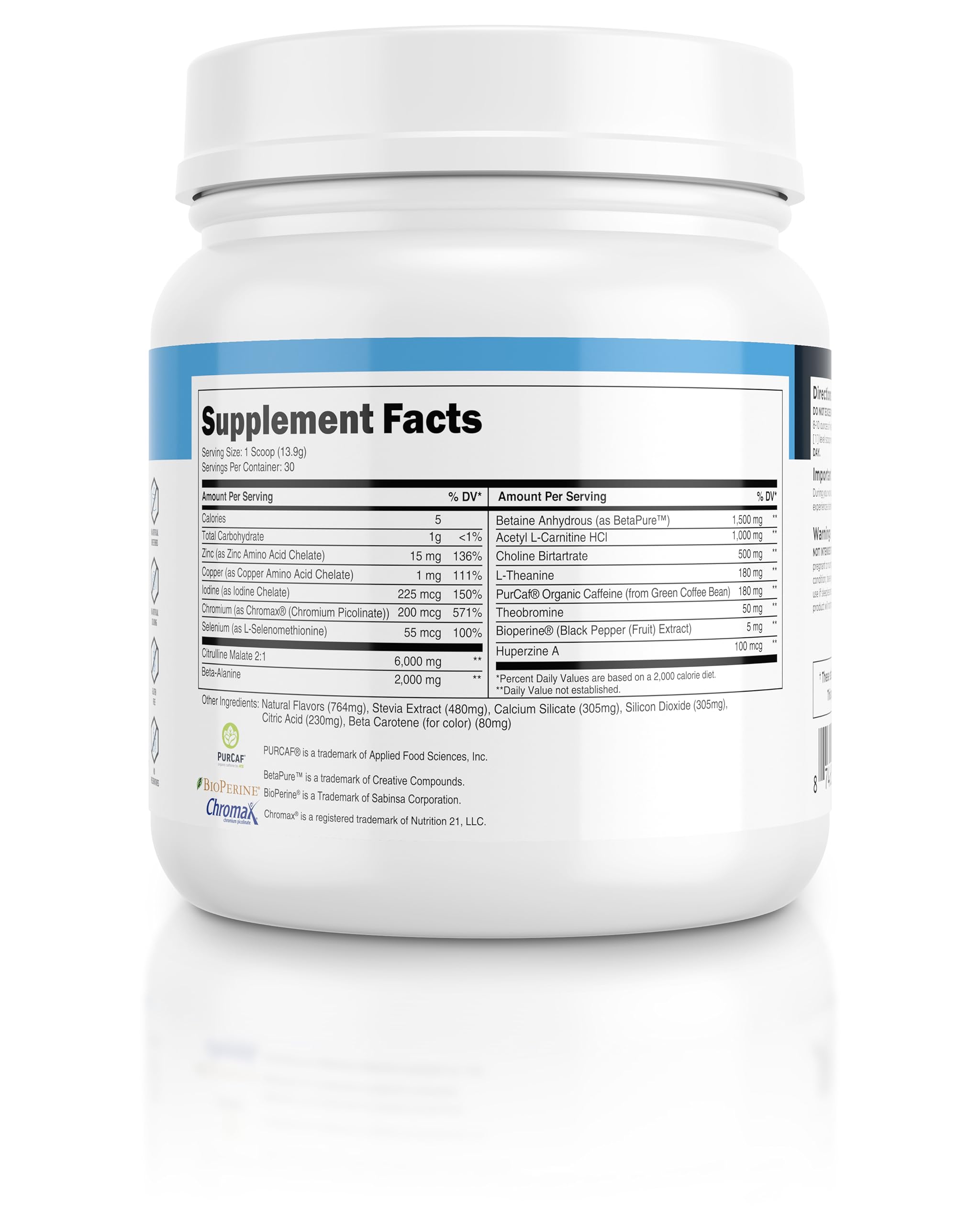 Cucharada colmada del polvo Lean Pre-Workout de Transparent Labs enfatizando la dosificación exacta