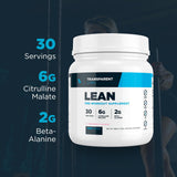 Atleta en gimnasio tomando Transparent Labs Lean Pre-Workout antes de entrenar para mayor rendimiento