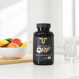Troponin Nutrition cápsula en mano para comparar tamaño y facilitar la toma diaria