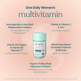True Grace mujer tomando suplemento como parte de su rutina matutina saludable