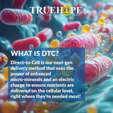 Truehope persona sosteniendo una tableta para uso, comunica facilidad de toma