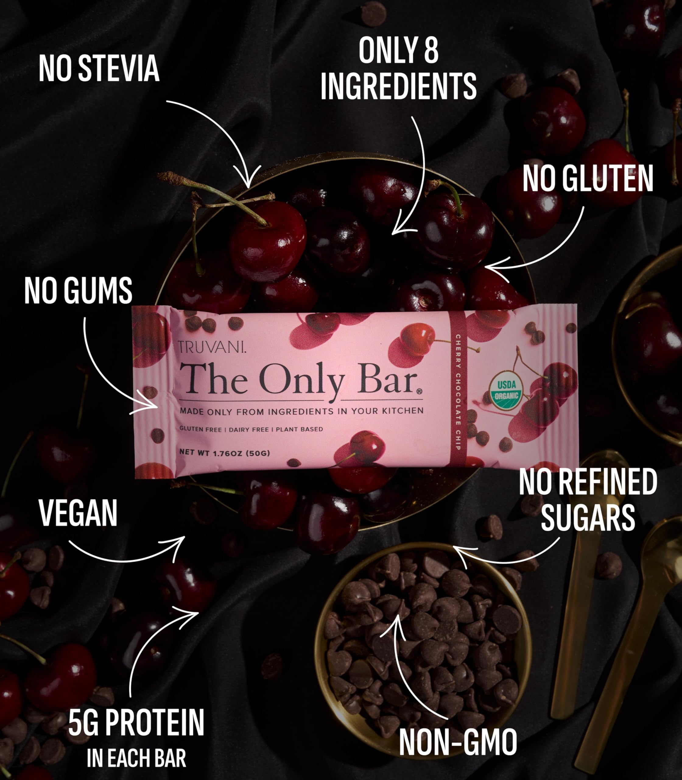 Truvani primer plano de textura revela dátiles y trozos de chocolate energéticos