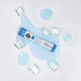 mano sosteniendo stickpack Ultima Replenisher para comparar tamaño y facilidad