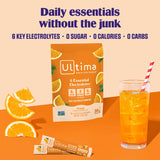 Ultima Replenisher polvo naranja en sobre abierto, textura fina y fácil disolución