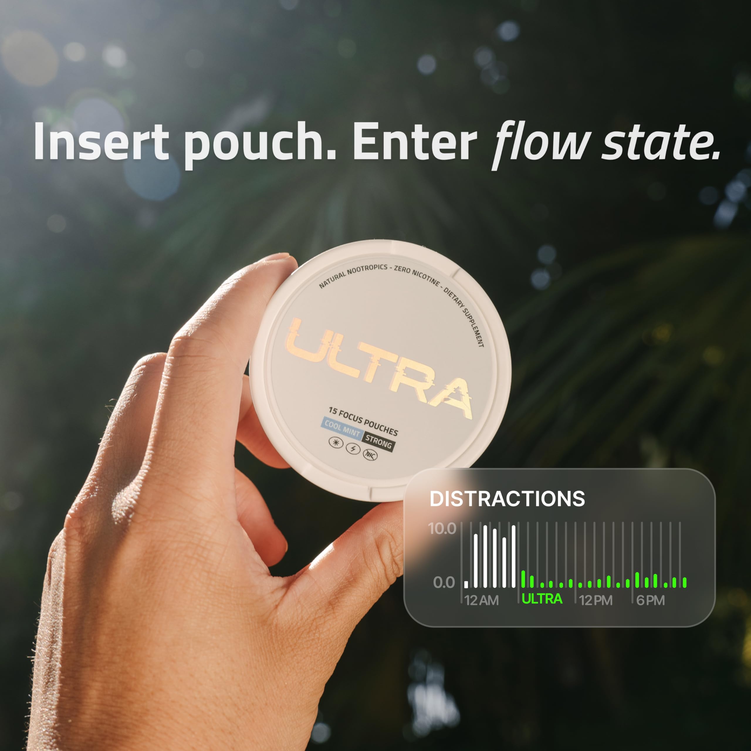 Ultra Pouches sobre escritorio sugeriendo uso durante jornada laboral