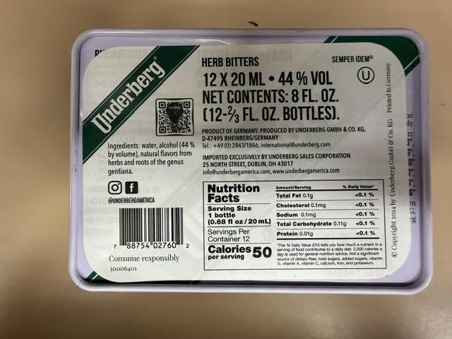 Underberg interior con mini botellas aseguradas para protección y exhibición