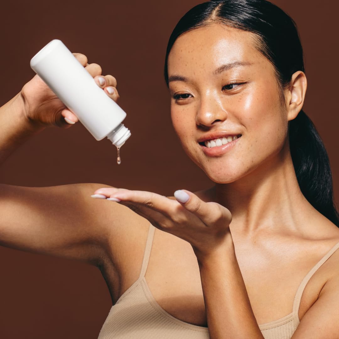 Unpretentious polvo en uso mientras se mezcla en crema, facilita formulaciones homogéneas