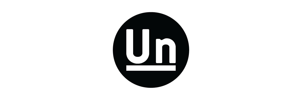 Unpretentious uso en taller cosmético con utensilios mostrando preparación segura