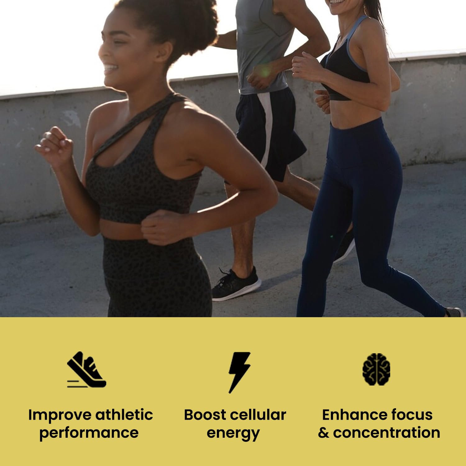 UpNourish, frasco en manos para comparar escala y tamaño real