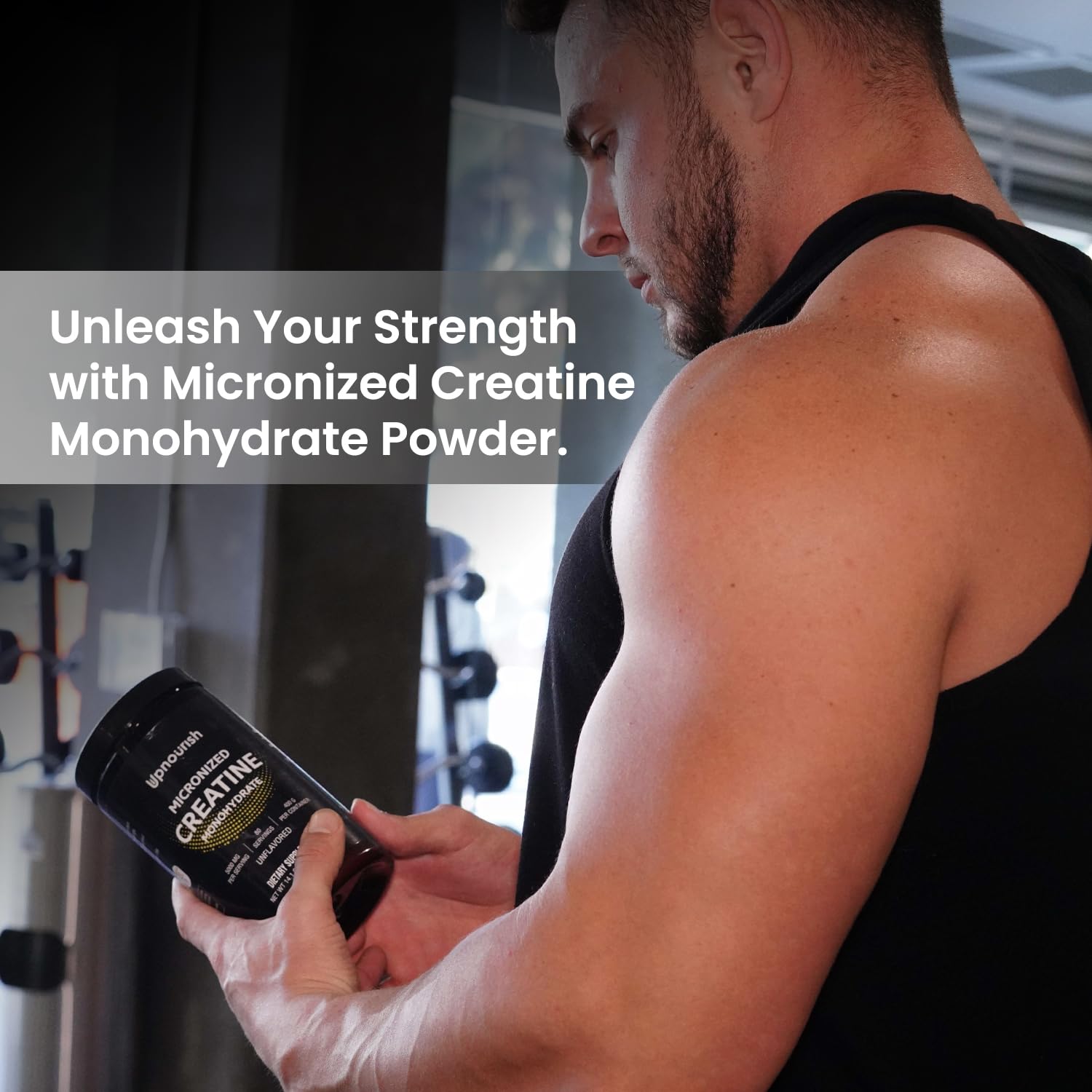UpNourish, deportista sosteniendo producto como parte de rutina