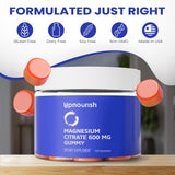 UpNourish varias gomitas en taza naranja destacando color natural y sabor