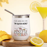 Uwingess vela aromática encendida creando ambiente relajante y aroma duradero