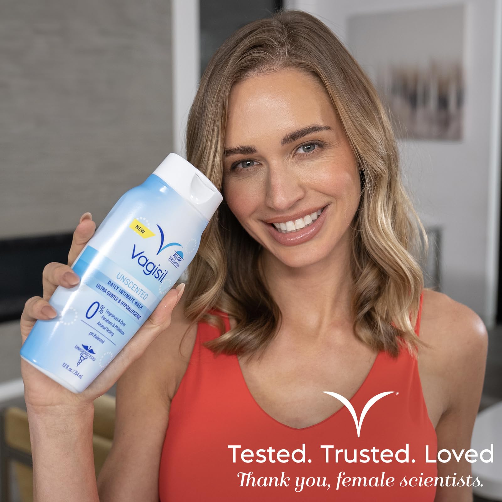 Vagisil etiqueta cercana destacando pH balanceado y ingredientes suaves
