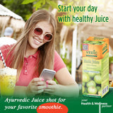 Vedic Juices botella Amla junto a una fruta para comparar escala