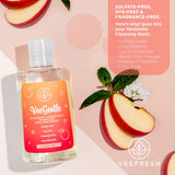 VeeFresh VeeGentle en mano para comparar tamaño y duración del envase