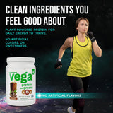 Vega batido en mesa con frutas y desayuno, energía vegetal práctica
