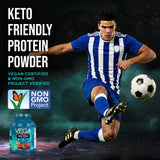 Vega polvo en licuadora preparando un smoothie nutritivo y cremoso
