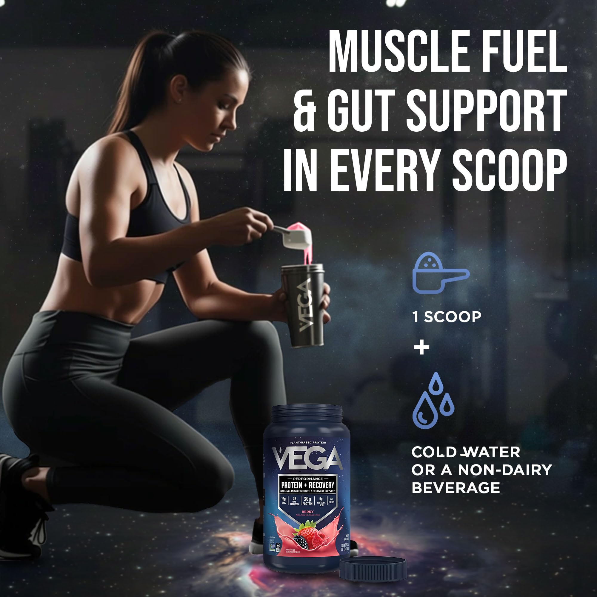Vega batido berry en manos de atleta tras ejercicio