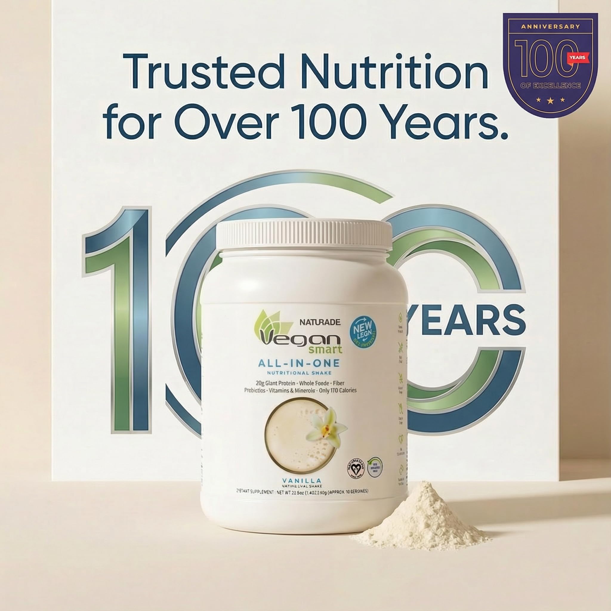 Envase Vegansmart Naturade junto a una mano para comparar tamaño y porciones fácilmente