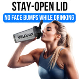 VELOMIX botellas en ambiente de gimnasio mostrando portabilidad y uso diario