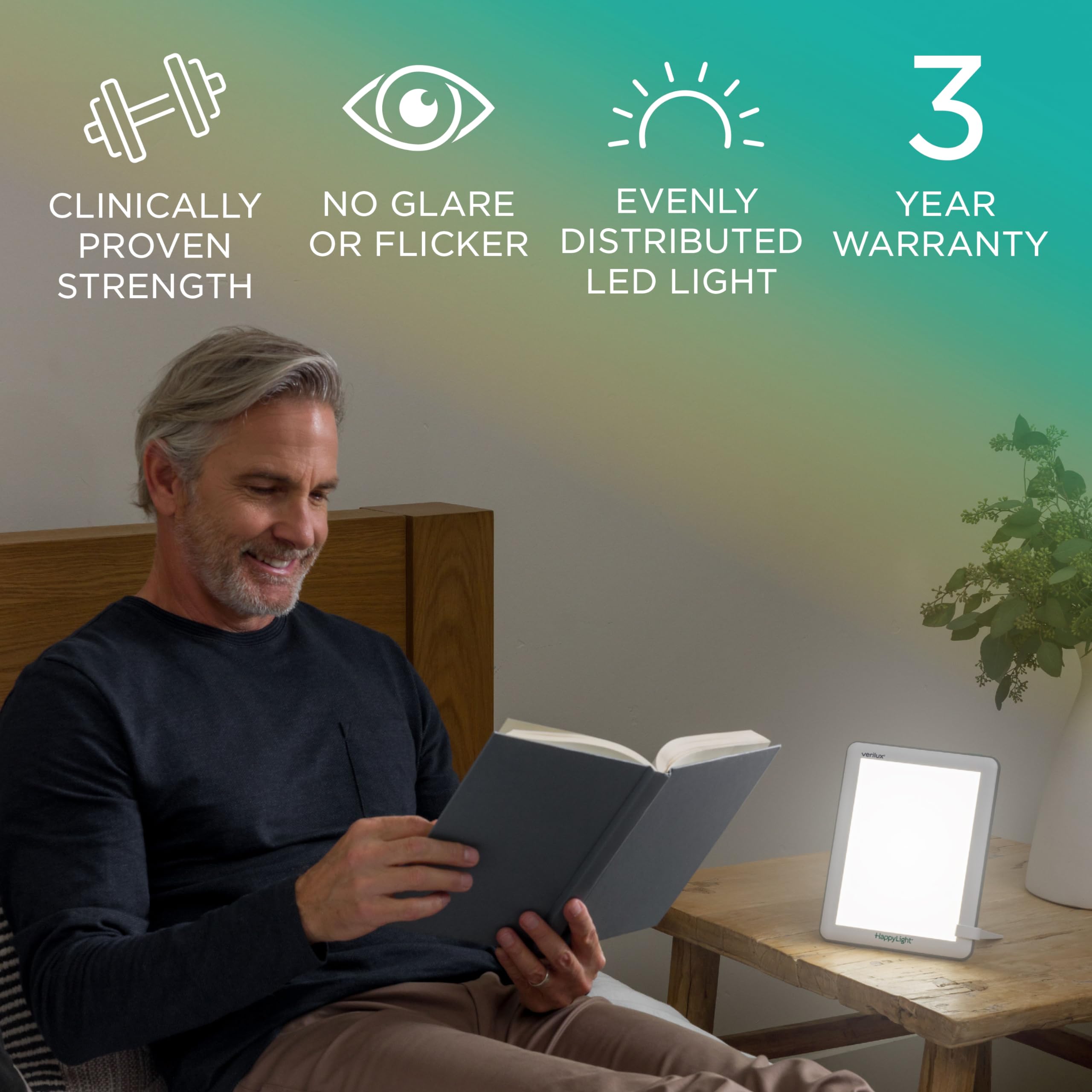 Verilux HappyLight Lucent en escritorio iluminando zona de trabajo para concentración