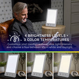 Verilux HappyLight Luxe en escritorio mejorando concentración y energía