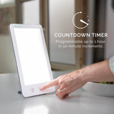 Verilux HappyLight en escritorio mostrando uso durante trabajo y enfoque
